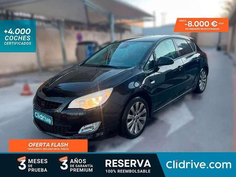 Usado Opel Astra Enjoy 101 CV (74 kW) 2011 Negro Utilitario
