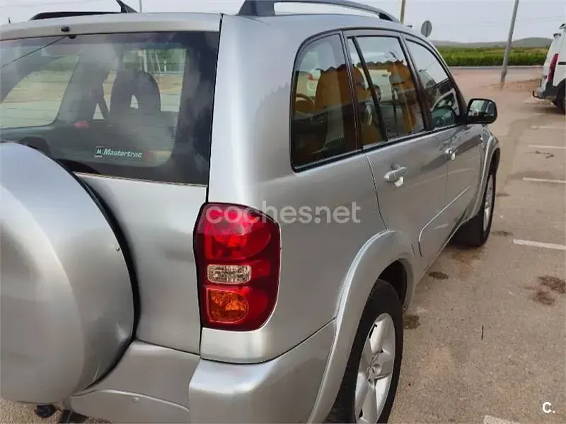Usado Toyota RAV4 Sol 150 CV (110 kW) 2005 Gris / plata SUV