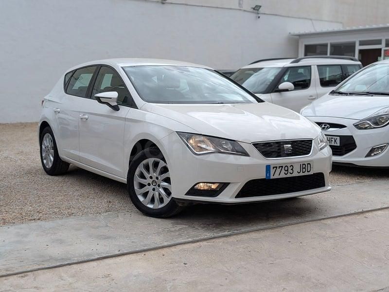 Usado Seat Leon Style 105 CV (77 kW) 2014 Blanco Berlina