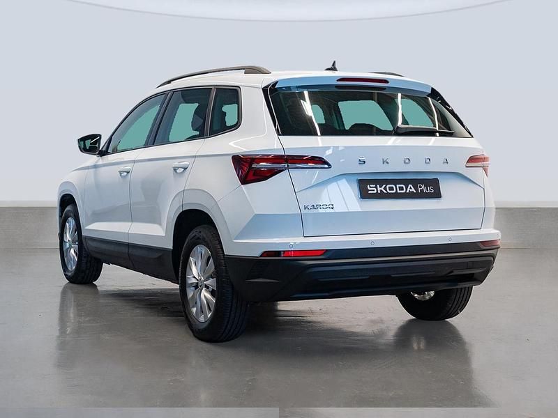 Usado Skoda Karoq Active 110 CV (80 kW) 2023 Blanco SUV