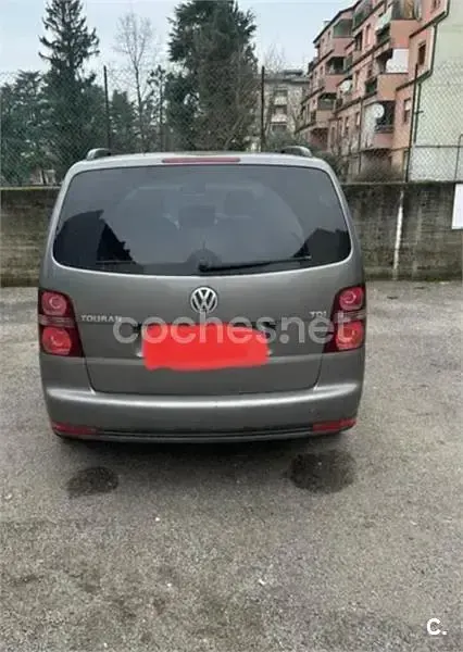 Usado VW Touran Edition 105 CV (77 kW) 2010 Marrón Monovolumen