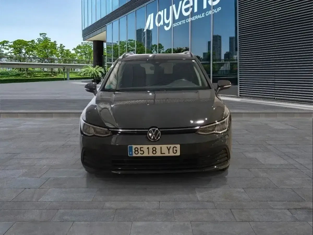 Usado VW Golf VIII Life 116 CV (85 kW) 2022 Gris Familiar