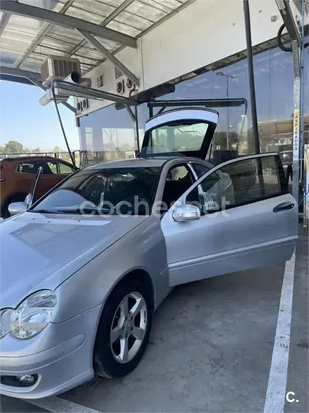 Usado Mercedes C180 143 CV (105 kW) 2004 Gris / plata Berlina