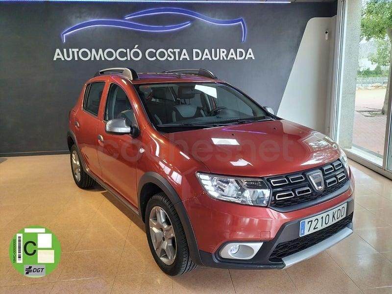 Usado Dacia Sandero Stepway 90 CV (66 kW) 2017 Granate Berlina