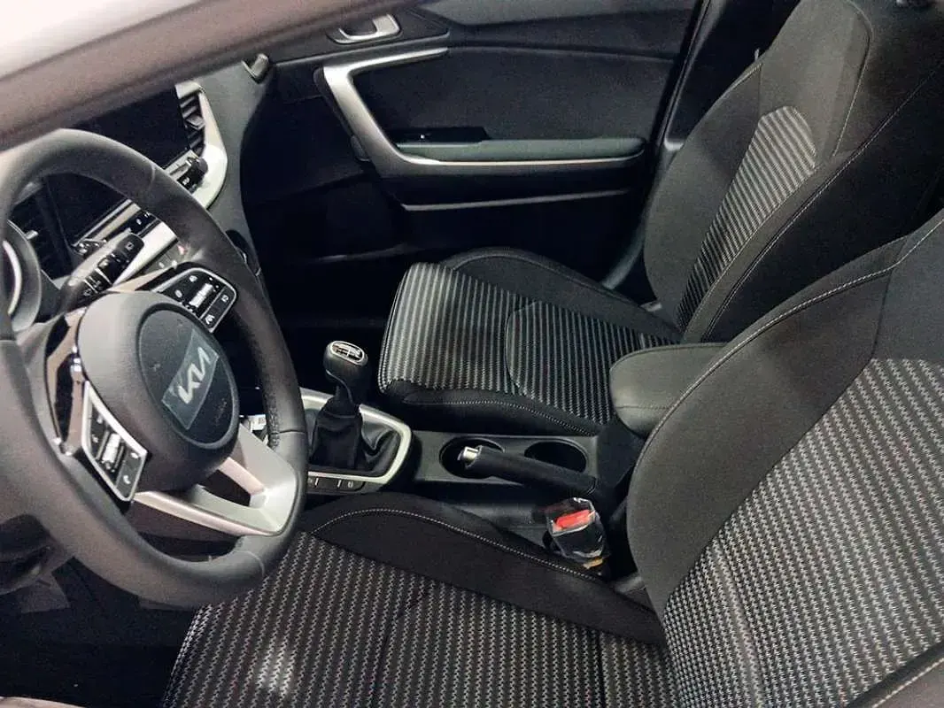 Usado Kia Ceed 101 CV (74 kW) 2025 Blanco Utilitario
