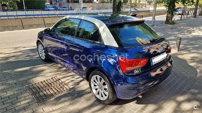 Usado Audi A1 Attraction 90 CV (66 kW) 2013 Azul Utilitario