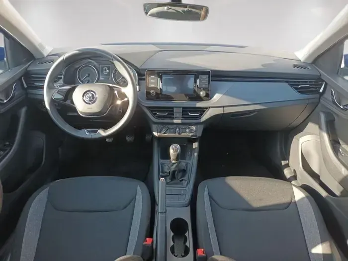 Usado Skoda Scala Active 95 CV (69 kW) 2022 Azul Utilitario