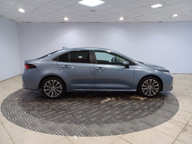 Usado Toyota Corolla 140 CV (102 kW) 2019 Gris Berlina