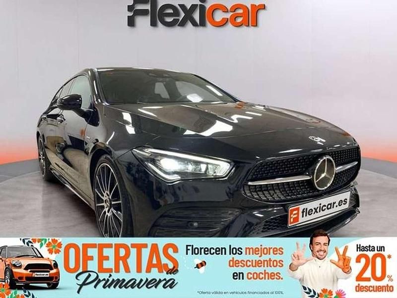 Usado Mercedes CLA200 Shooting Brake 163 CV (119 kW) 2021 Negro Familiar
