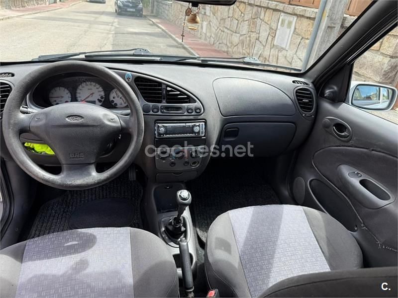Gris / plata Usado 2002 Ford Fiesta Trend Utilitario | 1700 € (Buen precio) - Imagen 1/4