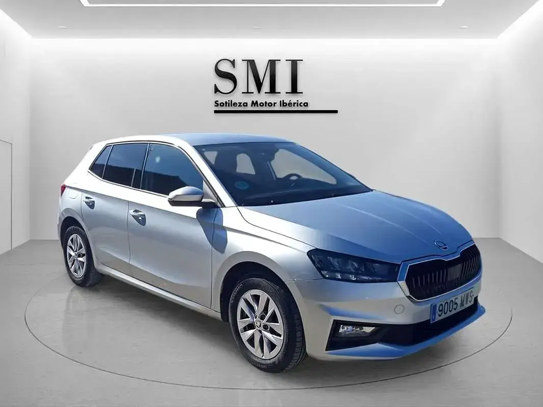 Usado Skoda Fabia 95 CV (69 kW) 2024 Gris Utilitario