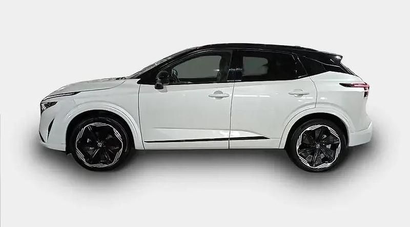 Usado Nissan Qashqai 140 CV (102 kW) 2025 Lunar white con techo midnight SUV