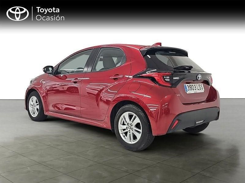 Usado Toyota Yaris Active 116 CV (85 kW) 2021 Rojo Utilitario
