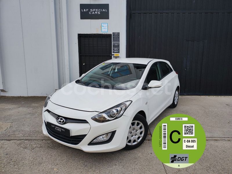 Usado Hyundai i30 100 CV (73 kW) 2014 Blanco Berlina