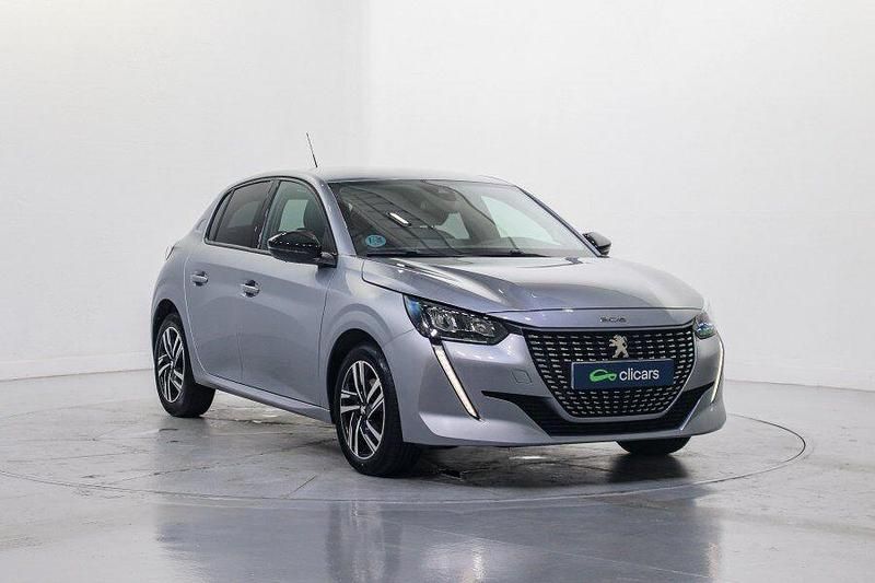 Usado Peugeot 208 Allure 100 CV (73 kW) 2023 Gris Utilitario