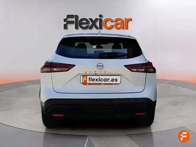 Używany Nissan Qashqai Acenta 140 KM (102 kW) 2024 Biały SUV