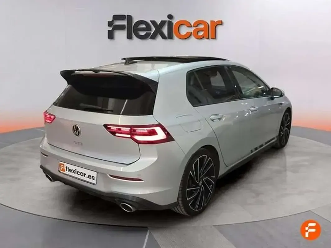 Usado VW Golf VIII GTI 300 CV (220 kW) 2022 Blanco Utilitario