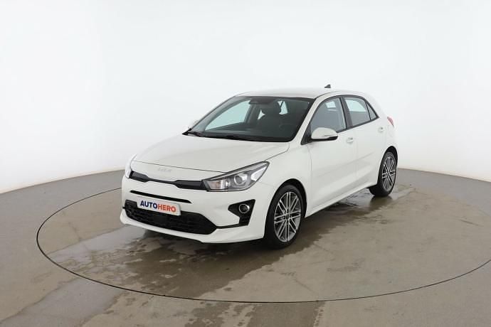 Blanco Usado 2022 Kia Rio Berlina | 14.999 € (Buen precio) - Imagen 1/4