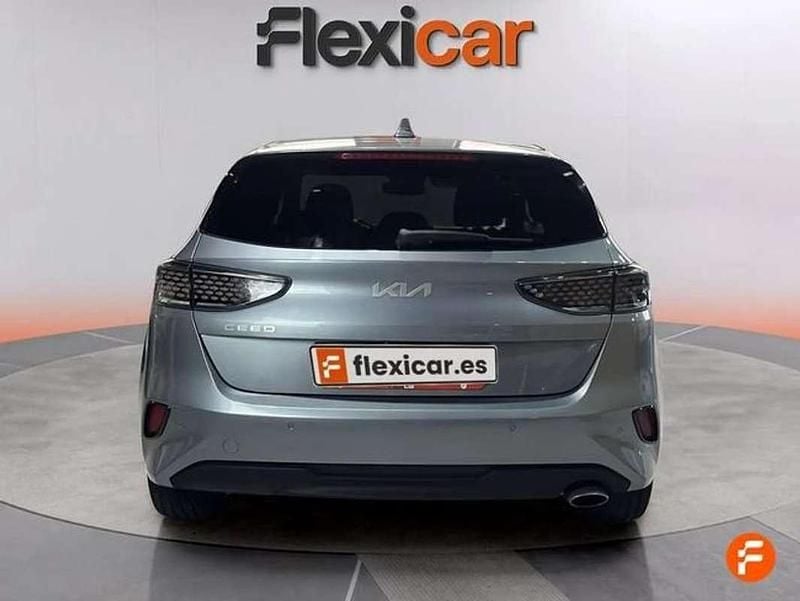 Usado Kia Ceed GT GT-Line 120 CV (88 kW) 2024 Gris Utilitario