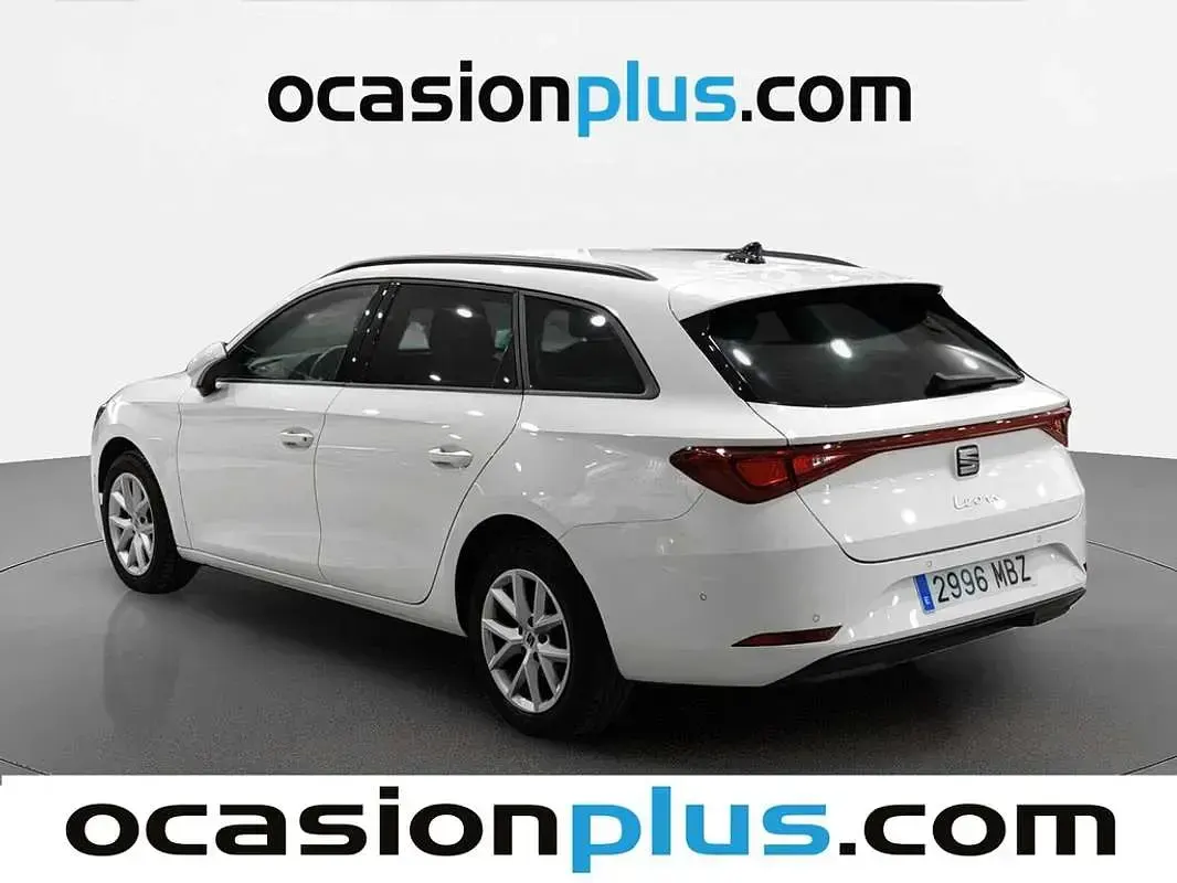 Usado Seat Leon ST Style 110 CV (80 kW) 2022 Blanco Familiar