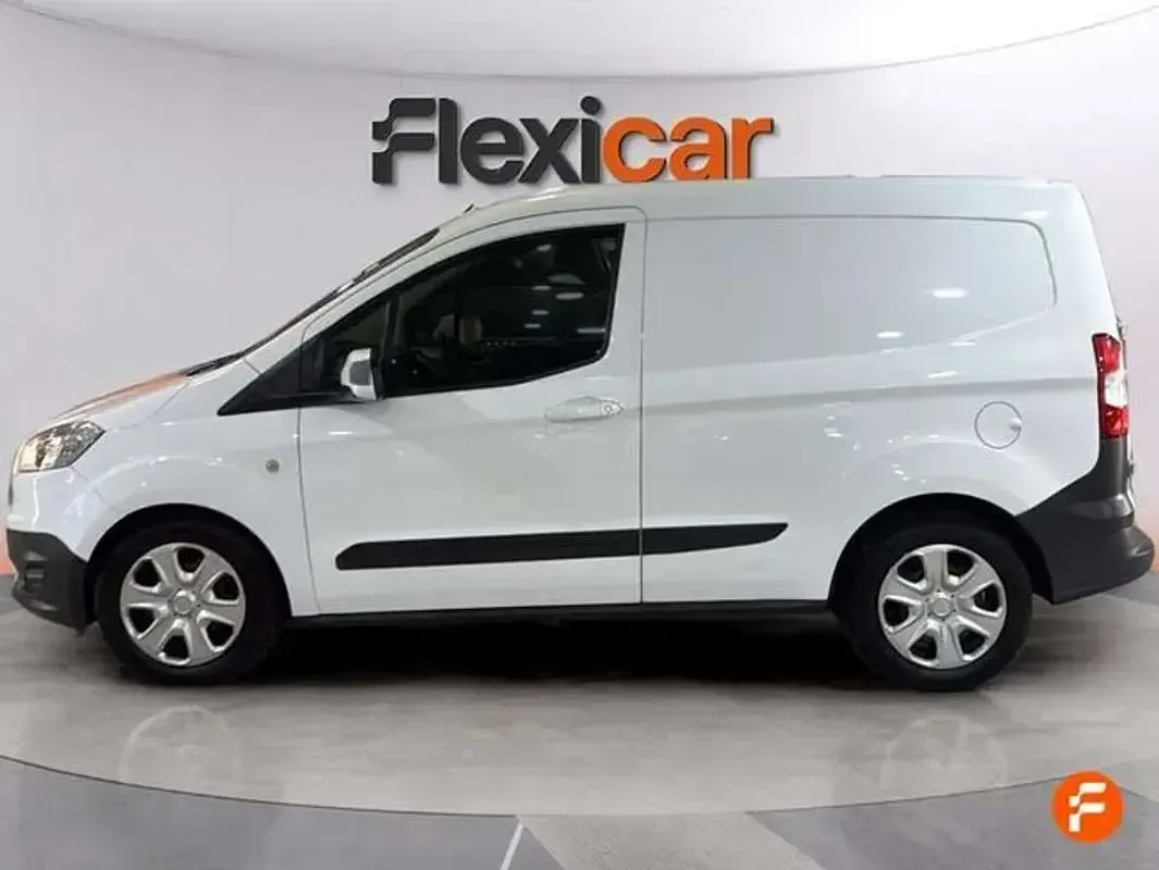 Usado Ford Tourneo Trend 101 CV (74 kW) 2018 Blanco Van