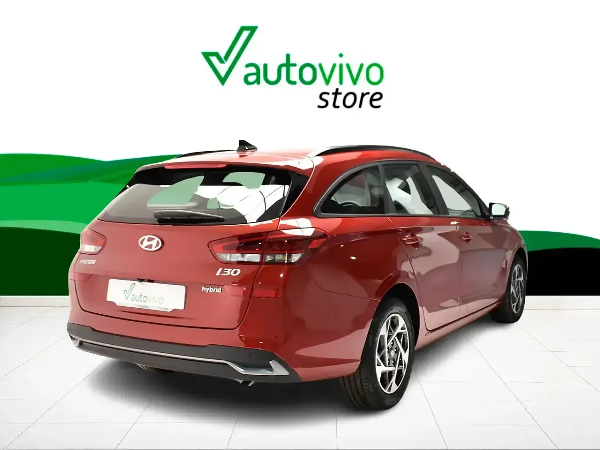 Nuevo Hyundai i30 100 CV (73 kW) 2025 Rojo Familiar