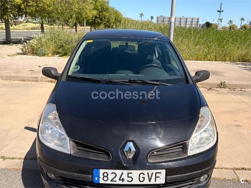 Usado Renault Clio II Authentique 68 CV (50 kW) 2010 Negro Berlina