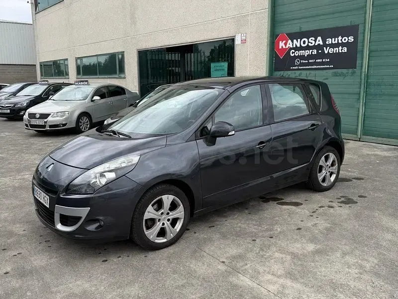 Usado Renault Scénic Dynamique 110 CV (80 kW) 2011 Gris / plata Monovolumen
