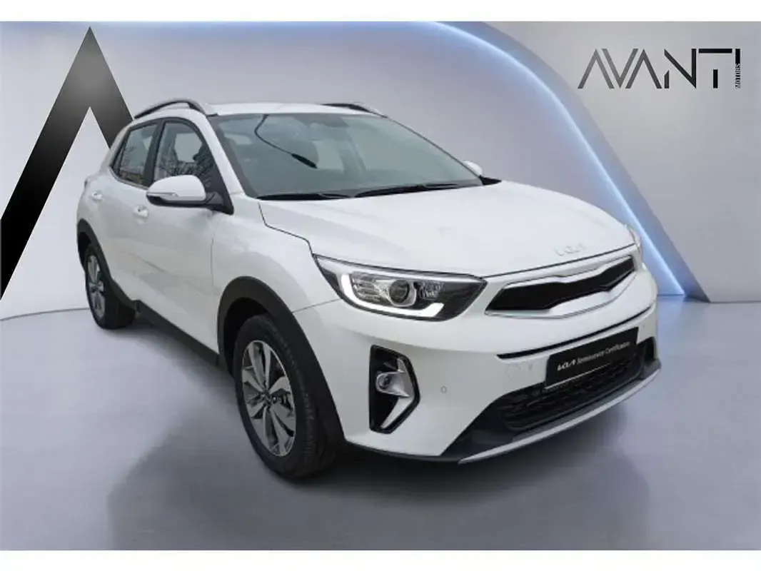 Usado Kia Stonic 101 CV (74 kW) 2024 Blanco SUV
