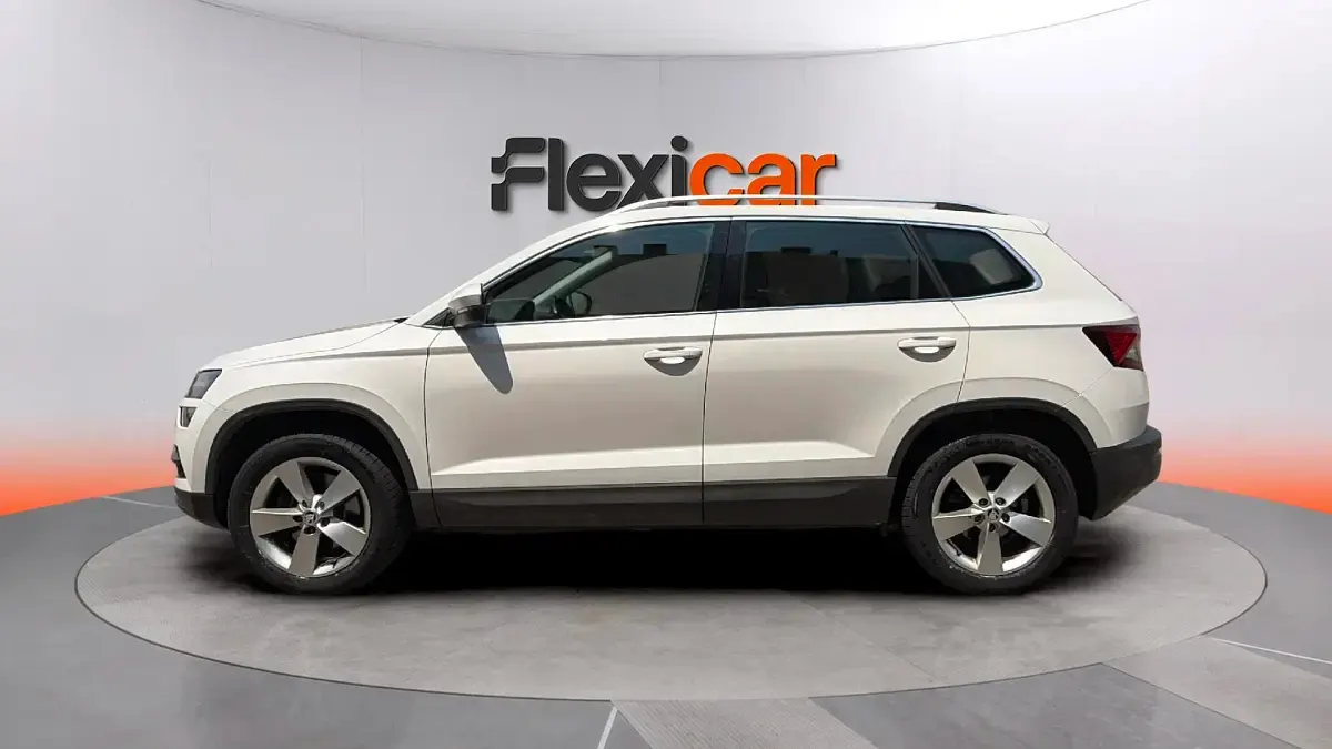 Usado Skoda Karoq Ambition 150 CV (110 kW) 2021 Blanco SUV