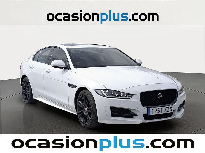 Usado Jaguar XE R-Sport 180 CV (132 kW) 2019 Blanco Berlina