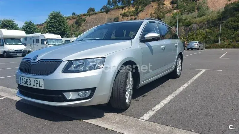 Usado Skoda Octavia Ambition 110 CV (80 kW) 2016 Gris / plata Familiar