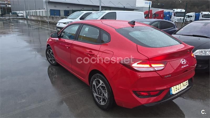 Usado Hyundai i30 120 CV (88 kW) 2025 Rojo Berlina