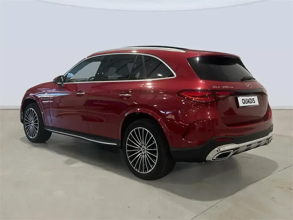 Usado Mercedes GLC300e 333 CV (244 kW) 2025 Manufaktur rojo patagonia metalizado SUV