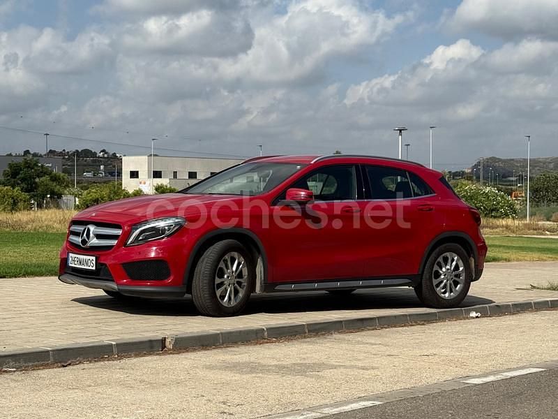 Usado Mercedes GLA200 AMG line 136 CV (100 kW) 2015 Rojo SUV