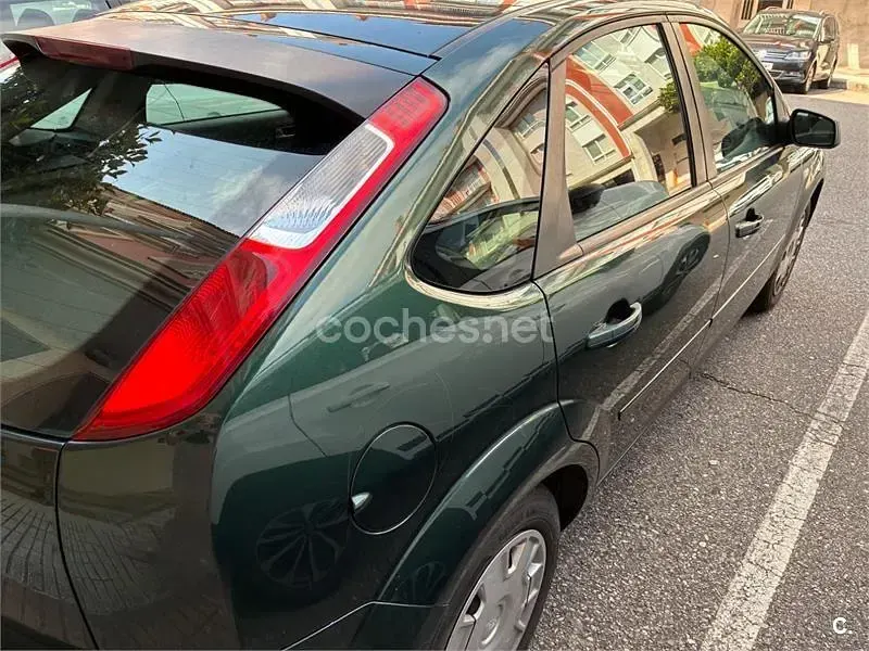 Usado Ford Focus Trend 109 CV (80 kW) 2005 Verde Berlina