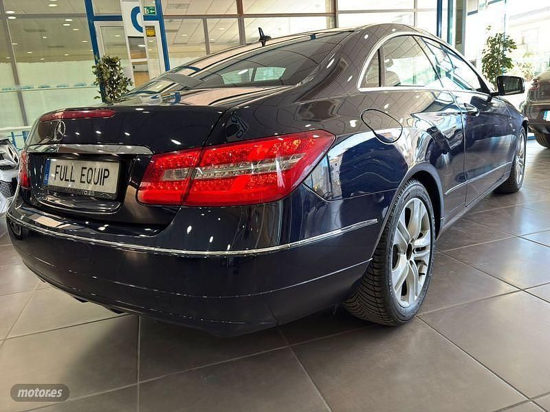 Usado Mercedes E220 Avantgarde 163 CV (119 kW) 2011 Azul Coupe