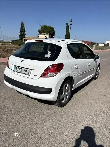 Usado Peugeot 207 92 CV (67 kW) 2011 Blanco Berlina