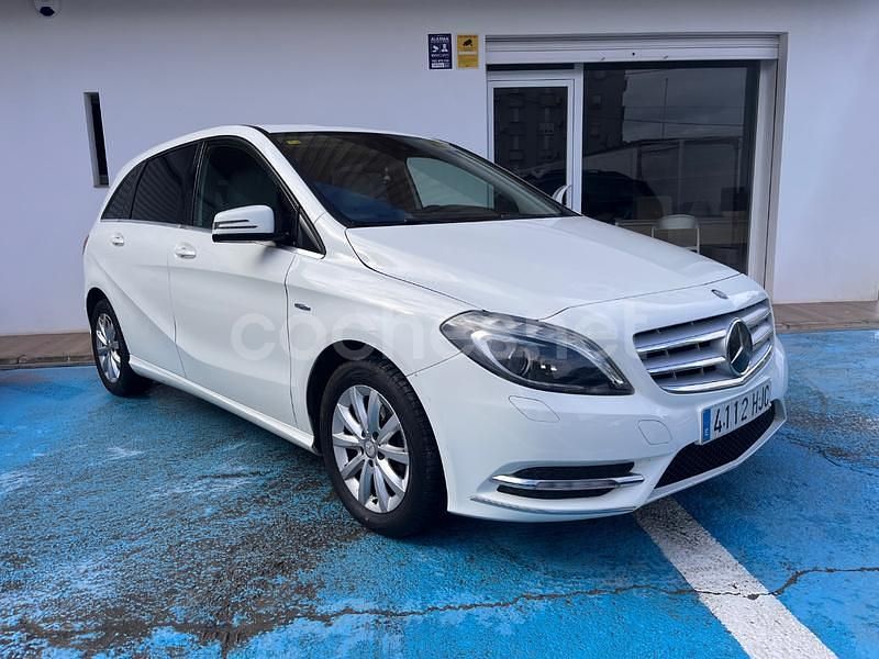 Usado Mercedes B180 109 CV (80 kW) 2012 Blanco Monovolumen