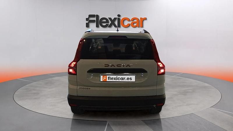 Usado Dacia Jogger Expression 110 CV (80 kW) 2025 Blanco Monovolumen