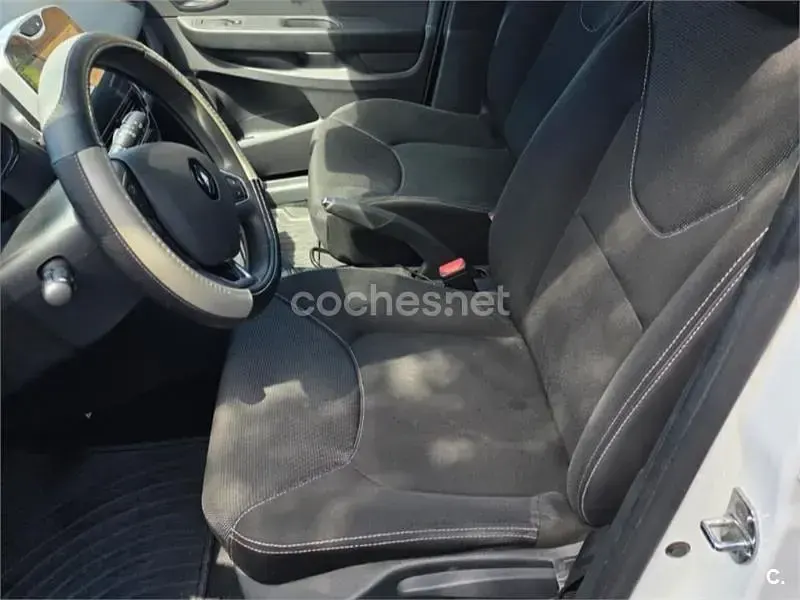 Usado Renault Clio IV Life 75 CV (55 kW) 2017 Blanco Berlina