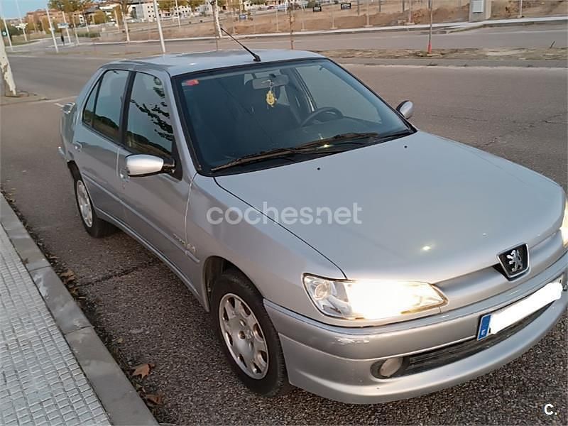 Usado Peugeot 306 90 CV (66 kW) 2000 Gris / plata Berlina