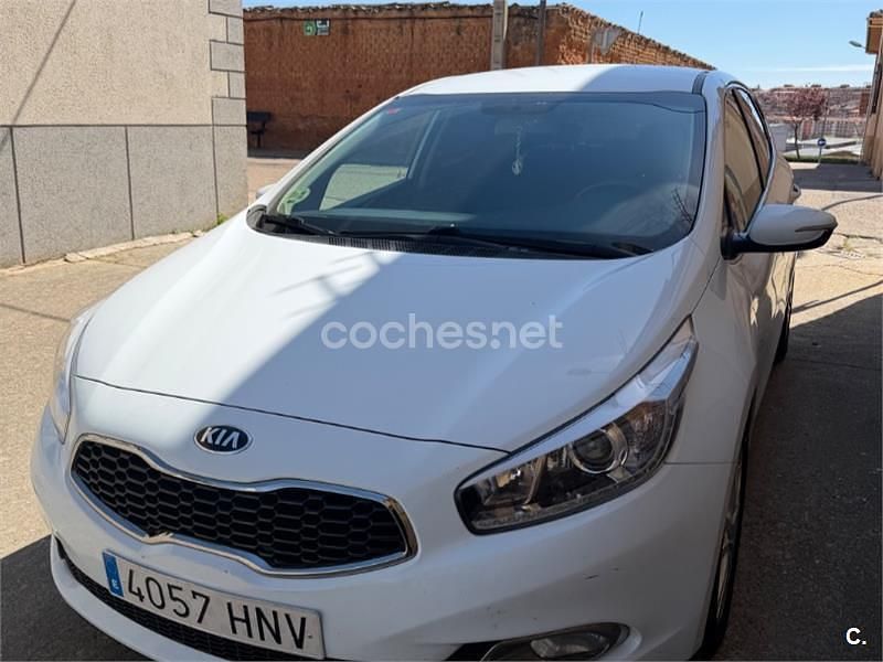 Usado Kia Ceed GT 90 CV (66 kW) 2013 Blanco Berlina