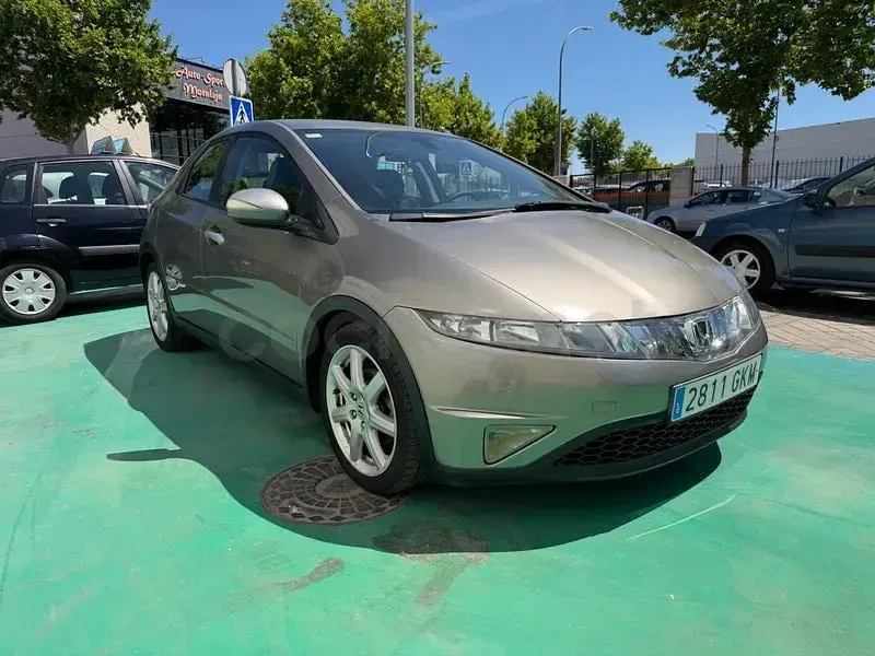 Usado Honda Civic Executive 140 CV (102 kW) 2009 Beige Berlina