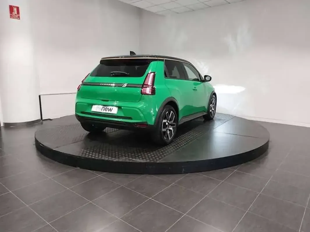 Usado Renault 5 E-Tech Techno 110 kW (150 CV) 2025 Verde Berlina