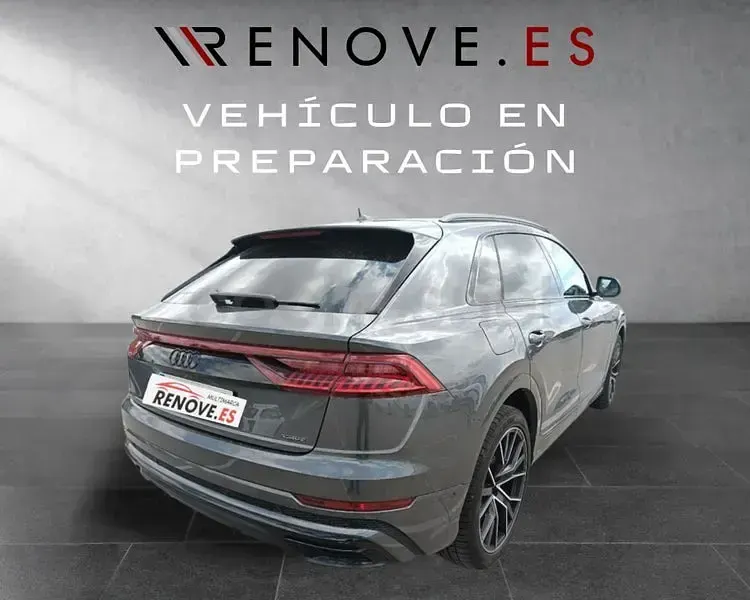 Usado Audi Q8 340 CV (250 kW) 2022 Gris / plata SUV