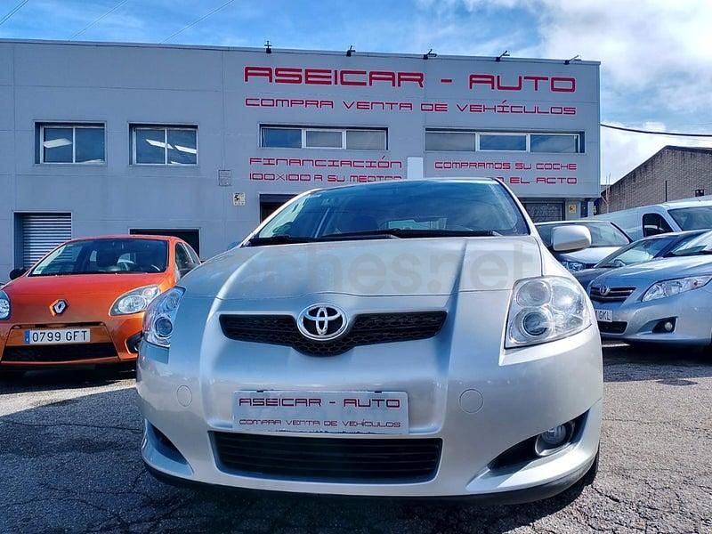 Usado Toyota Auris Active 101 CV (74 kW) 2010 Gris / plata Berlina