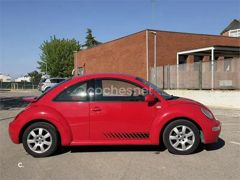 Usado VW New Beetle 102 CV (75 kW) 2003 Rojo Utilitario