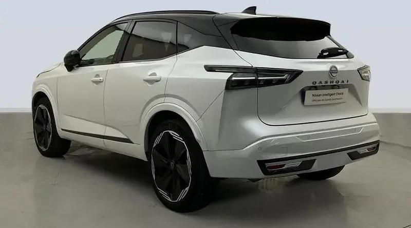 Usado Nissan Qashqai 140 CV (102 kW) 2025 Lunar white con techo midnight SUV