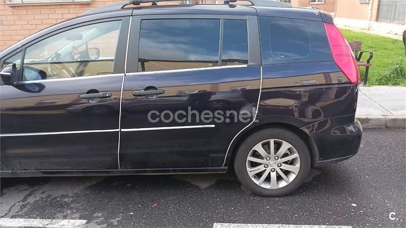 Usado Mazda 5 Active 110 CV (80 kW) 2007 Granate Monovolumen